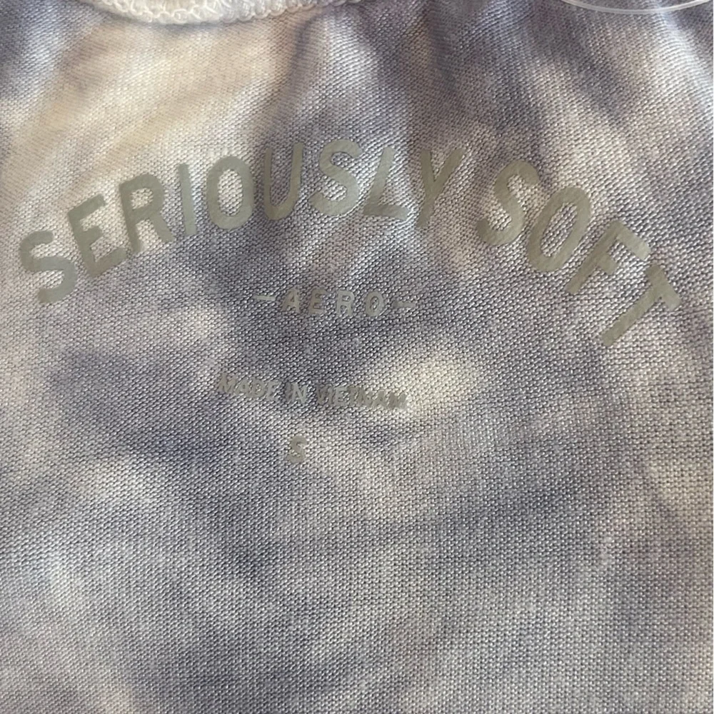 Aeropostale. Sz Small. Crop Top.. Small hole Rt arm. - Picture 12 of 16